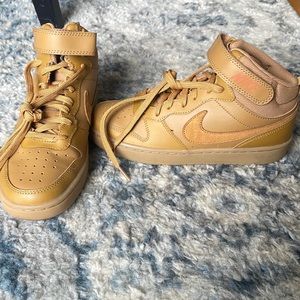 Never worn size 5 Nikes